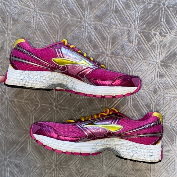 brooks adrenaline pink blue yellow